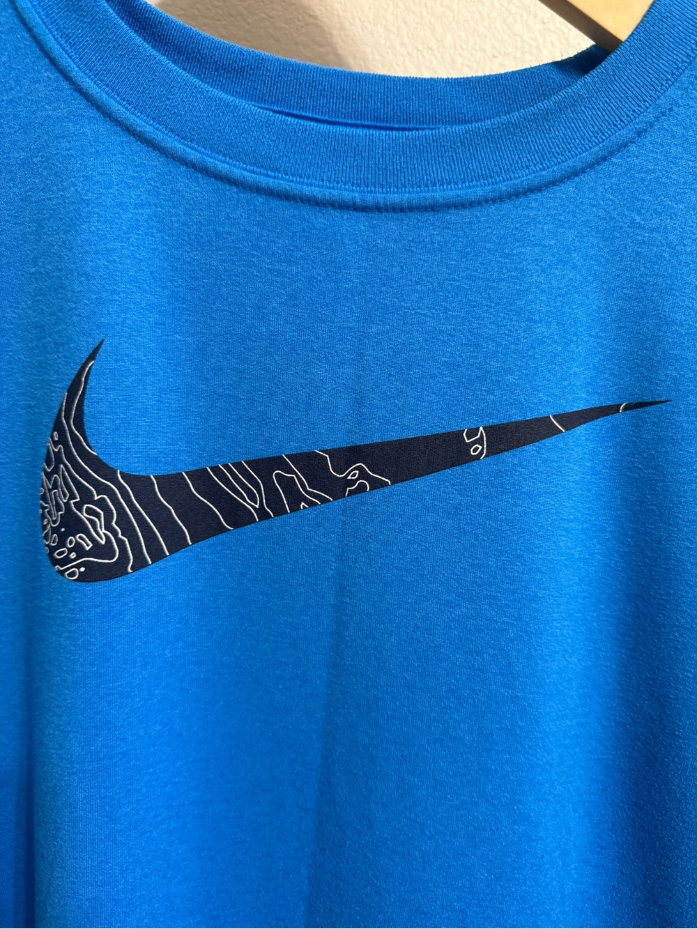 Nike Youth Boys Blue and Black Topographical Map Dri-Fit T-Shirt. Size XL - Picture 2 of 7